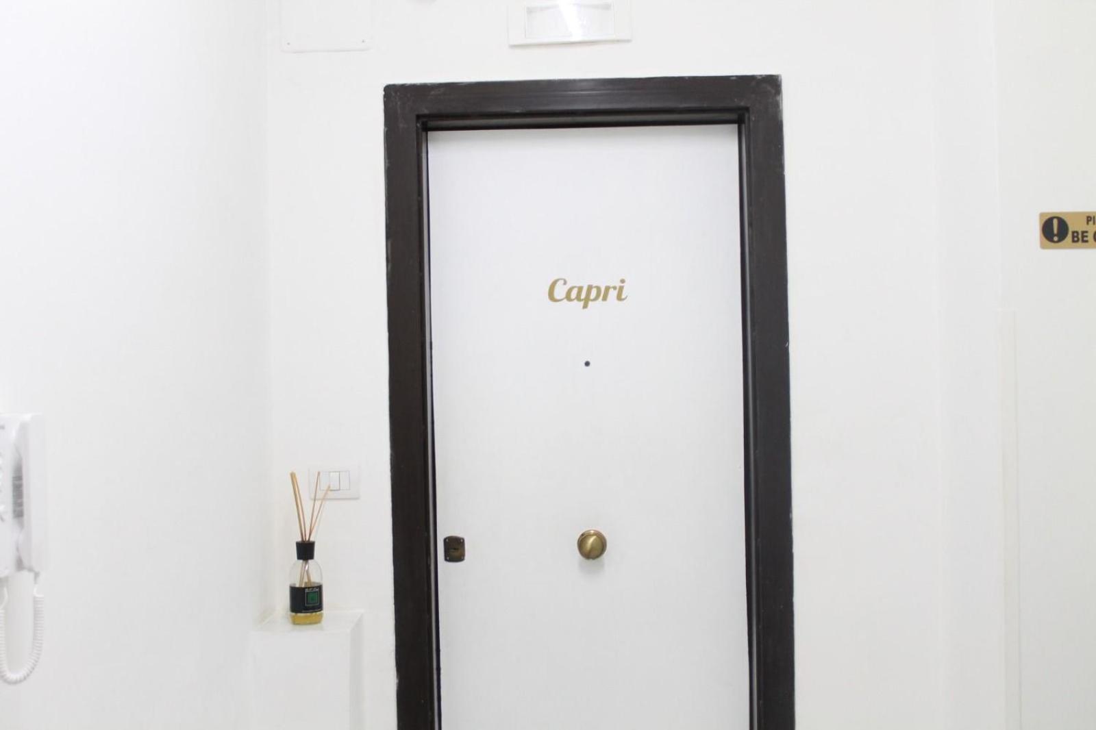B&B Central Rooms 137 Napoli Bagian luar foto