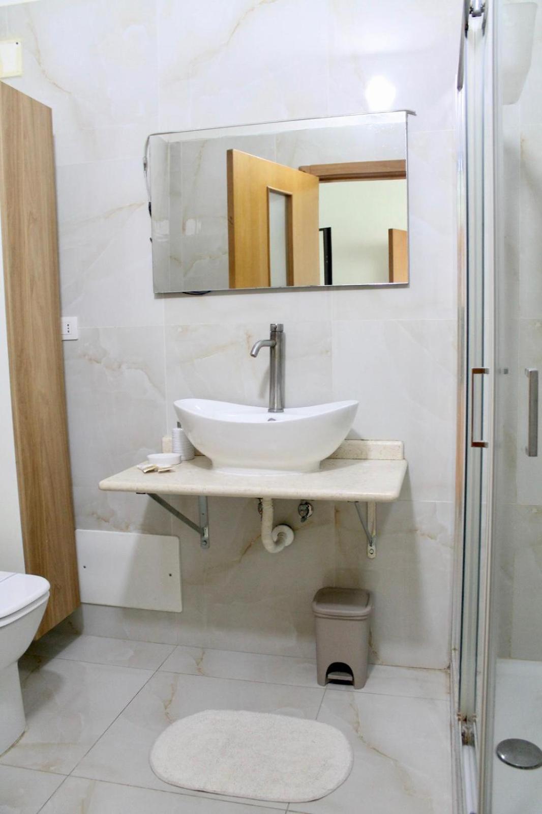 B&B Central Rooms 137 Napoli Bagian luar foto