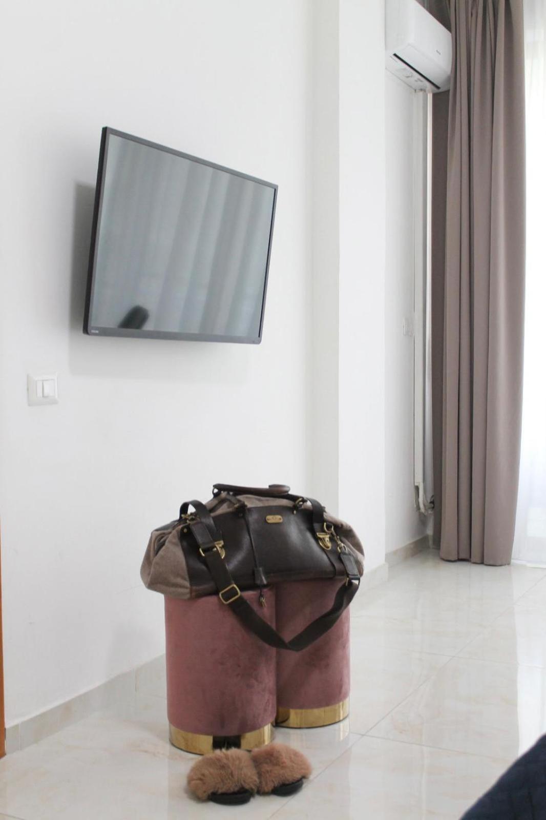 B&B Central Rooms 137 Napoli Bagian luar foto