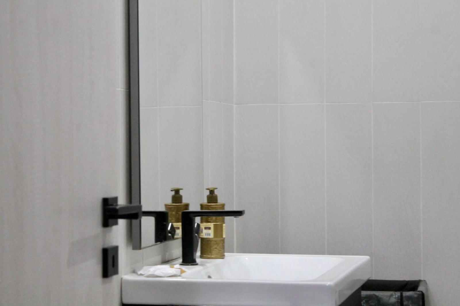 B&B Central Rooms 137 Napoli Bagian luar foto