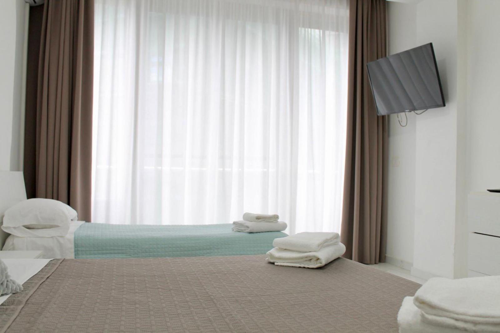 B&B Central Rooms 137 Napoli Bagian luar foto