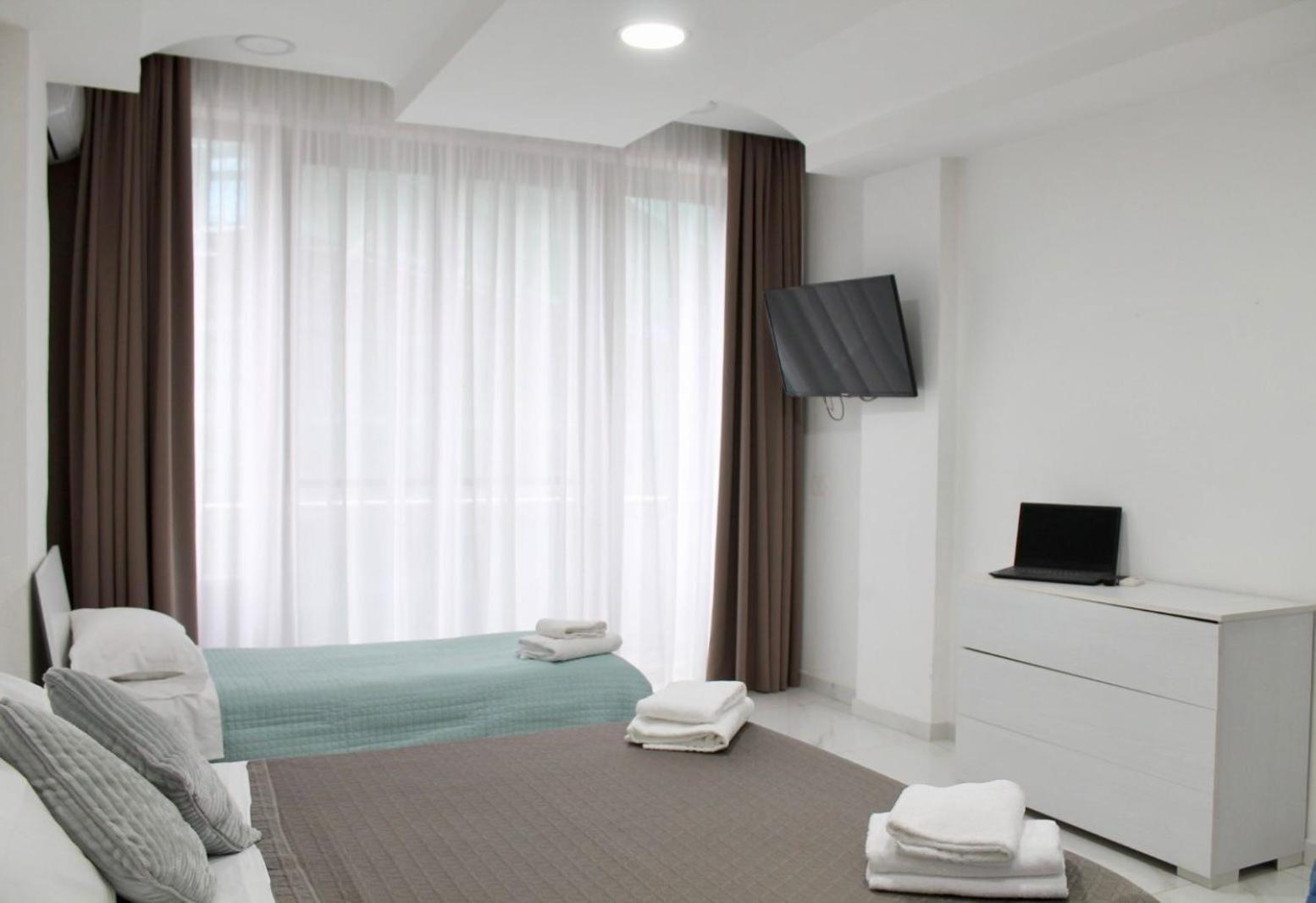 B&B Central Rooms 137 Napoli Bagian luar foto