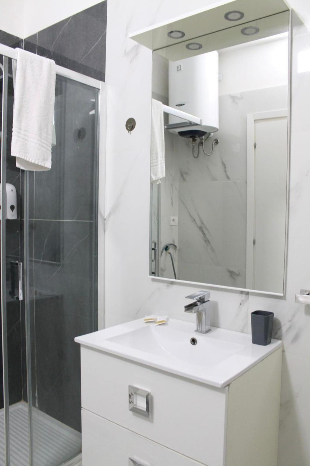 B&B Central Rooms 137 Napoli Bagian luar foto