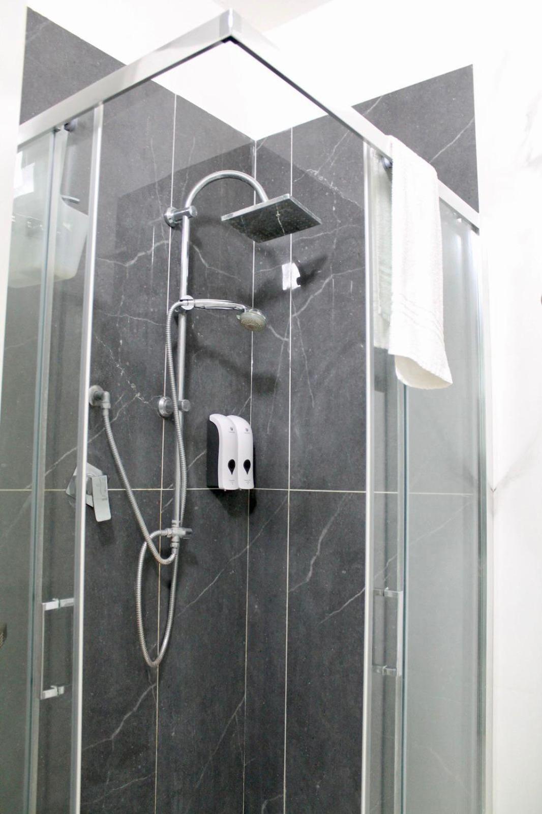 B&B Central Rooms 137 Napoli Bagian luar foto