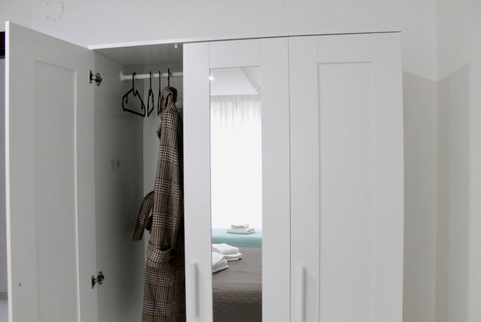 B&B Central Rooms 137 Napoli Bagian luar foto